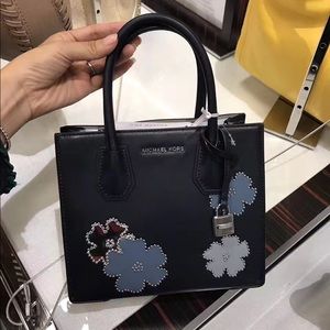 Mk meduim mercer with flowers